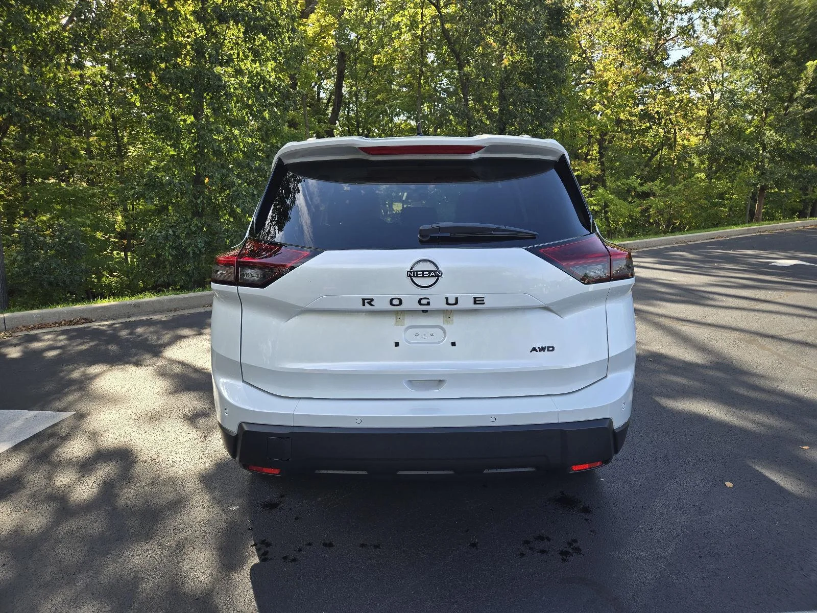 New 2026 Everest White Pearl Tricoat Nissan Dark Armor image 8