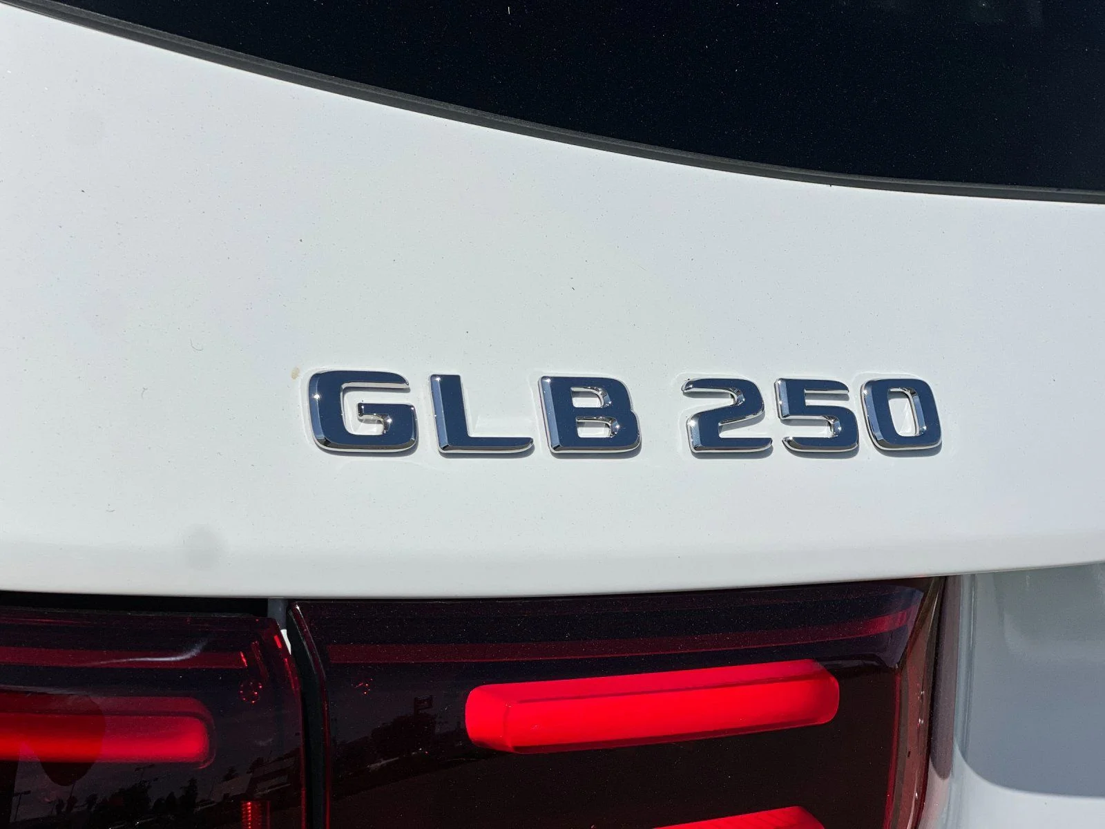 New 2026 White Mercedes-Benz GLB 250 image 12
