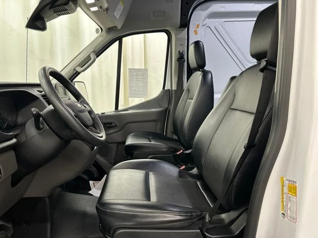 Used 2024  Ford Base image 5