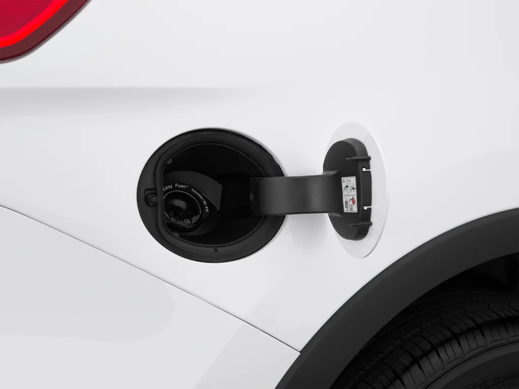 Used 2015 White Ford Limited image 58