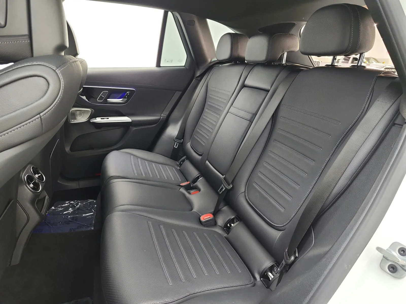 Used 2024 Polar White Mercedes-Benz GLC 300 SUV image 15