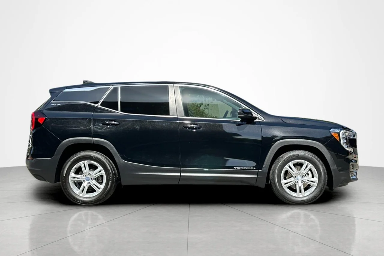 Used 2024 BLACK GMC SLE image 6