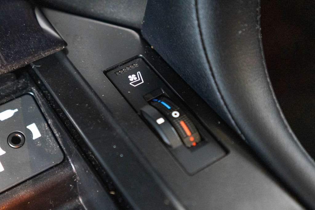 Used 2022 Black Lexus 460 image 26