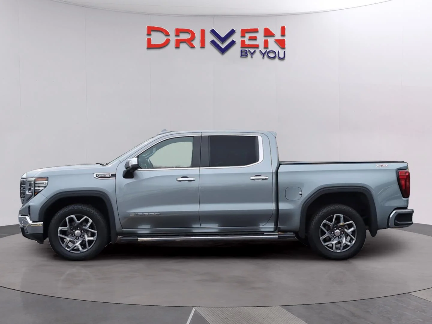 Used 2024 Sterling Metallic GMC SLT image 2