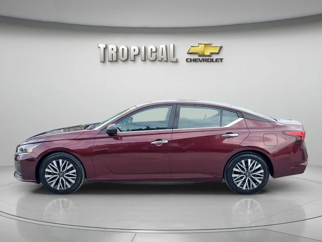 Used 2024 Red Nissan 2.5 SV image 2