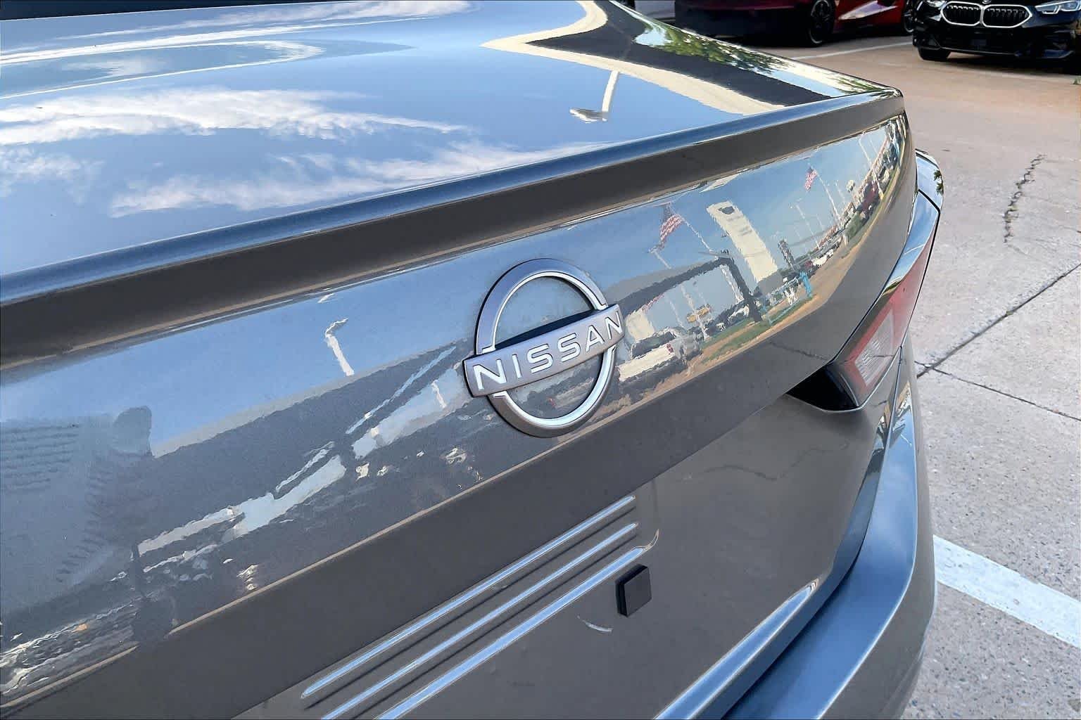 Used 2025 Gun Metallic Nissan SV image 27
