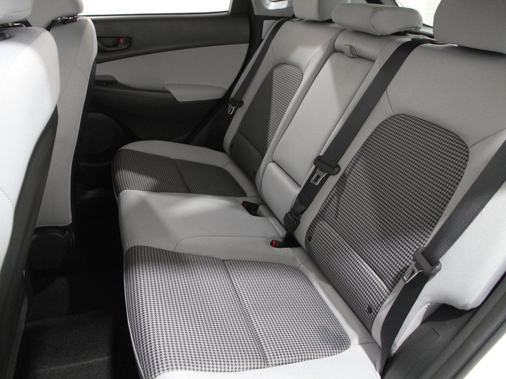 2022 Hyundai Kona SE photo 3