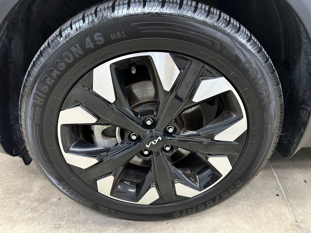 Used 2023 Black Kia X-Line image 34