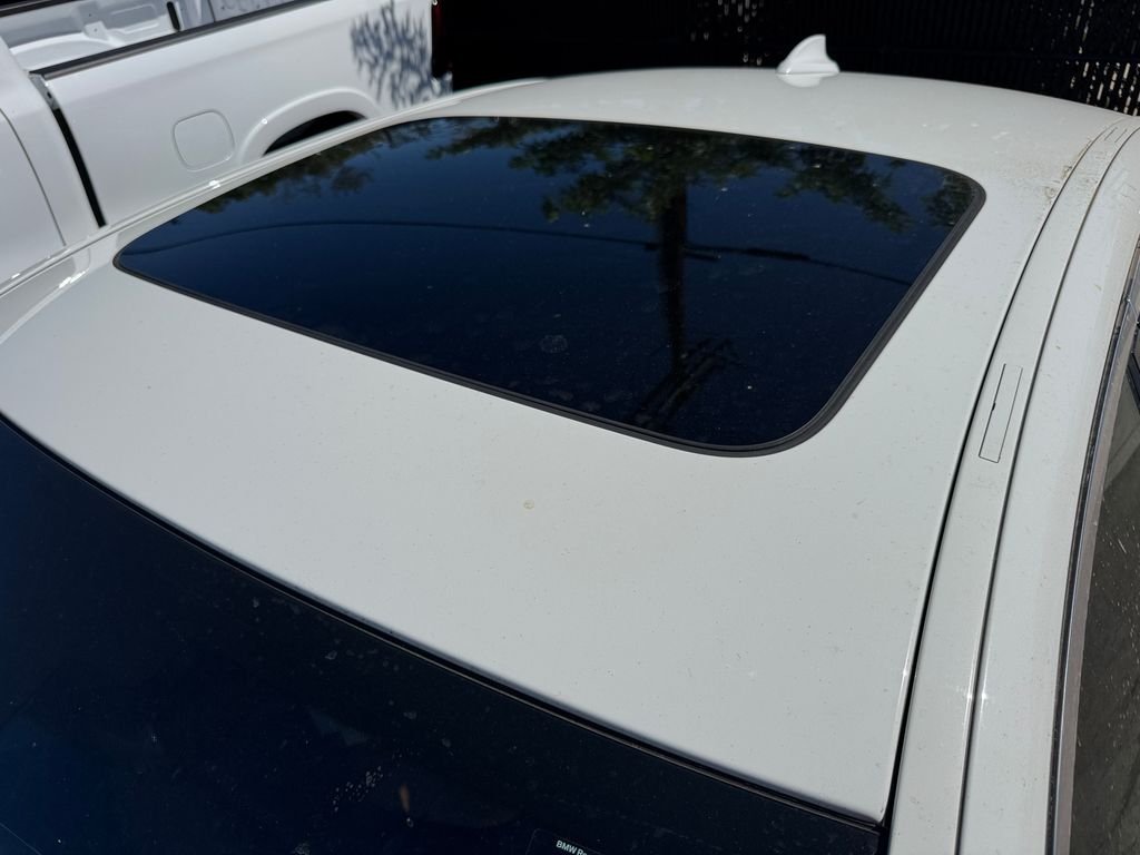 Used 2018 White BMW 530e iPerformance image 17