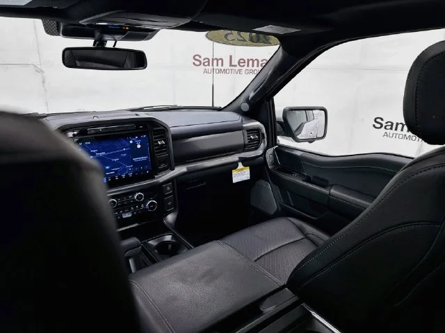 Used 2025 White Metallic Ford Lariat image 25