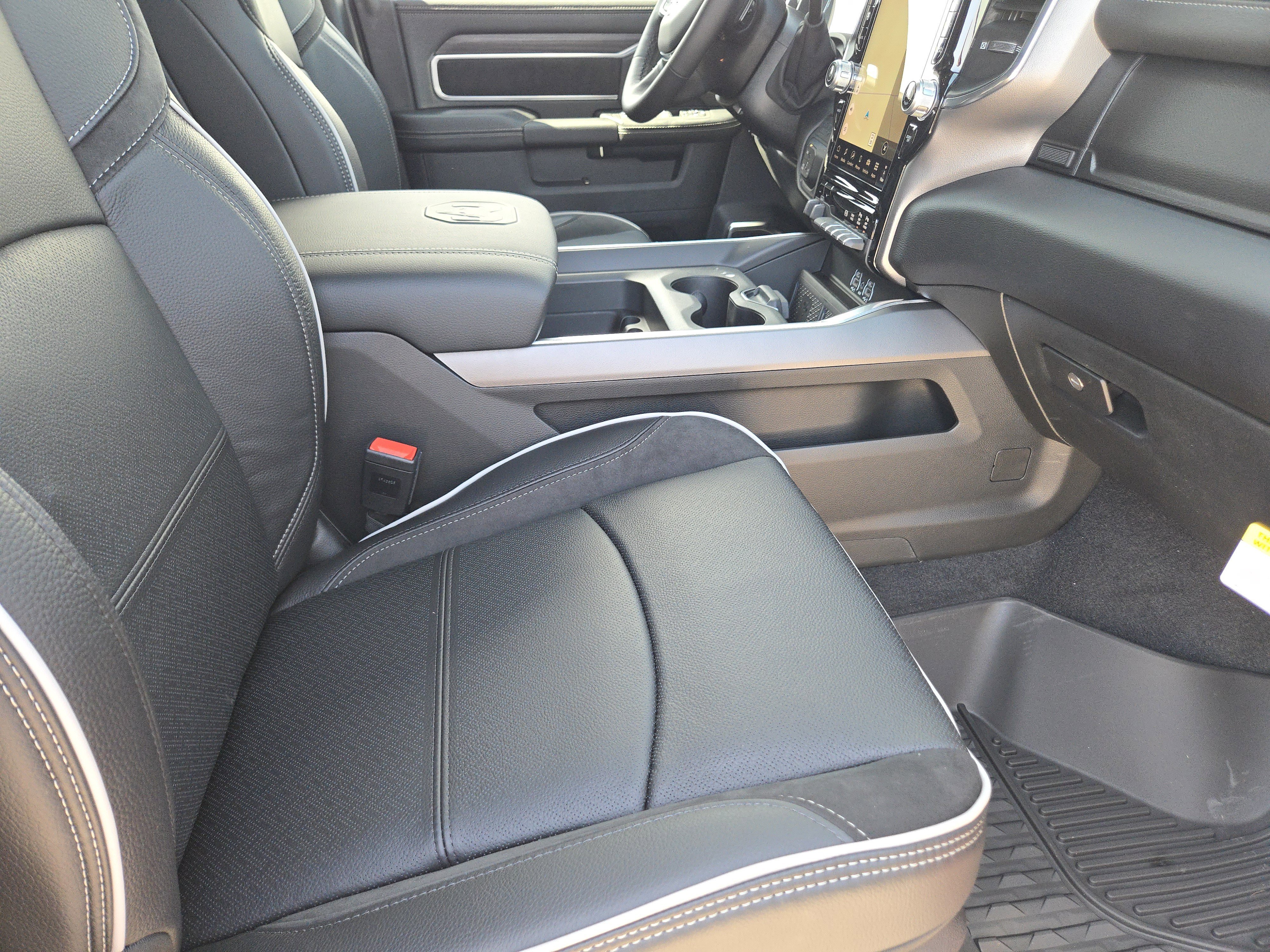 New 2026 Molten Red Pearl-Coat Exterior Paint RAM Laramie image 13