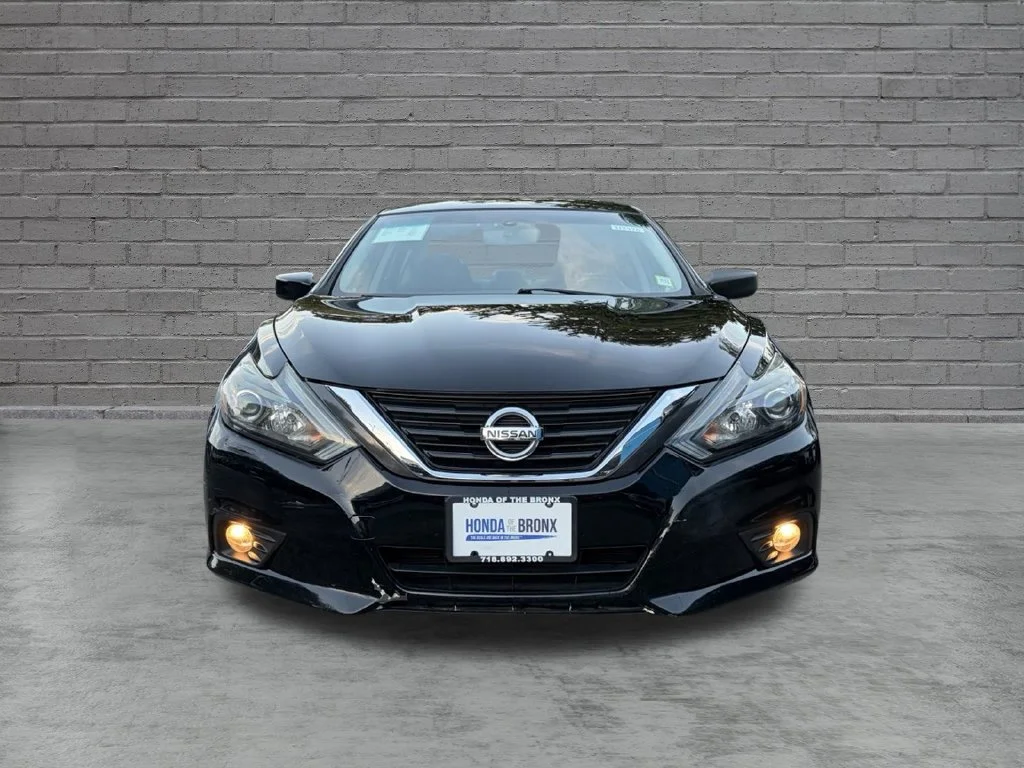 Used 2016 Super Black Nissan 2.5 SR image 4