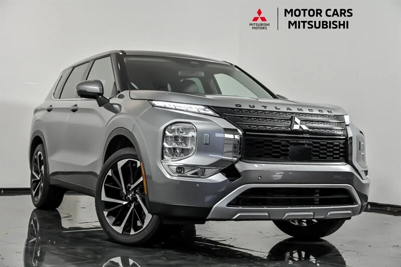 Used 2022 Mercury Gray Metallic Mitsubishi SE image 1
