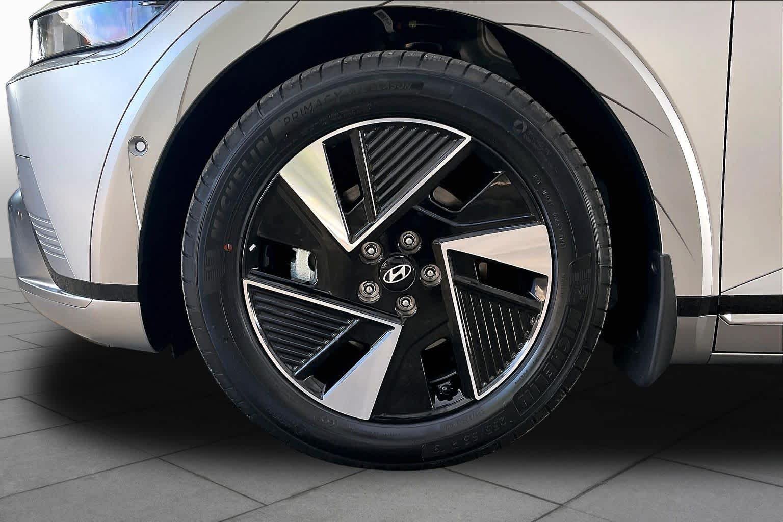 2026 Hyundai IONIQ 5 Limited - Photo 10