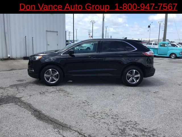 Used 2023 Black Ford SEL image 2