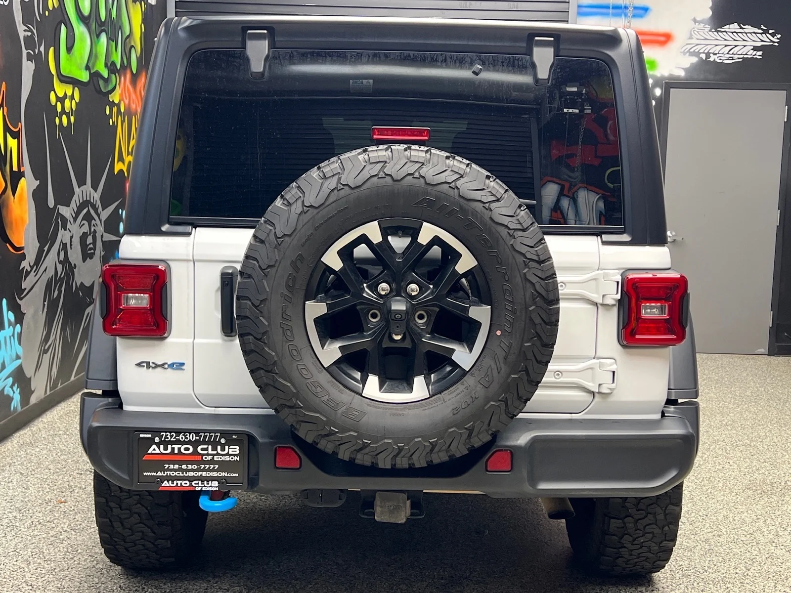 Used 2024 Bright White Clear Coat (pw7) Jeep Rubicon 4xe image 5