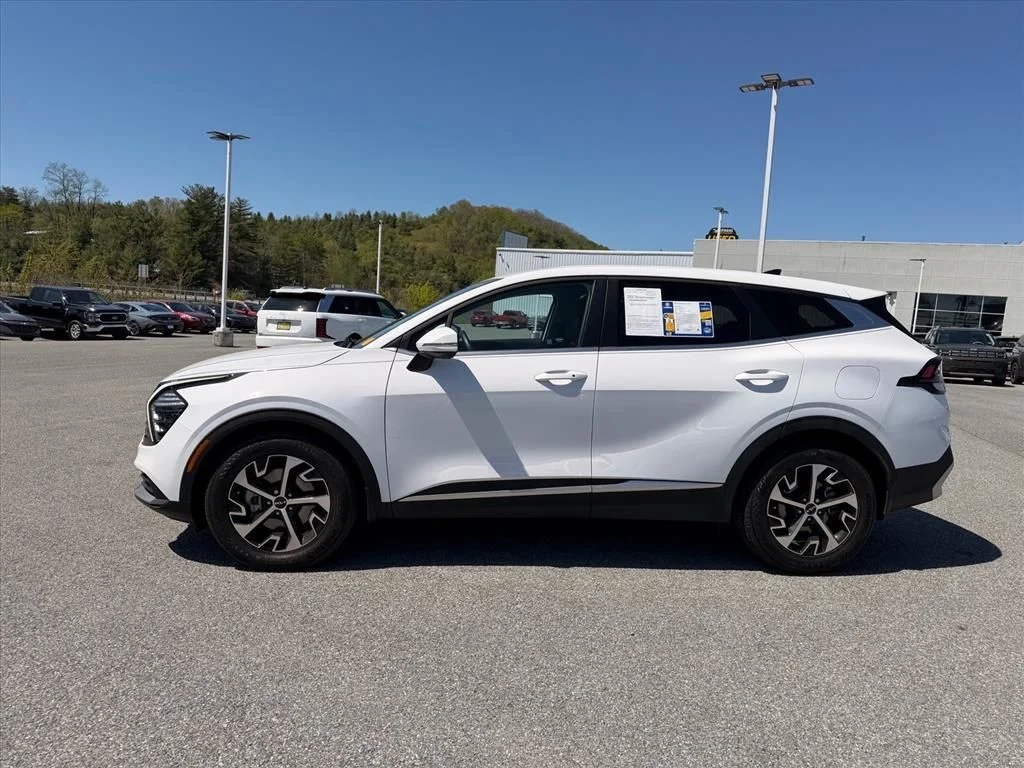 Used 2025 White Kia EX image 4