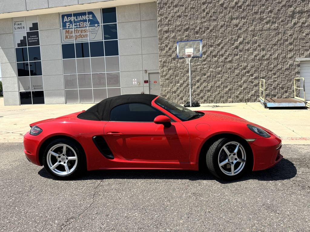Used 2018 Red Porsche Base image 5