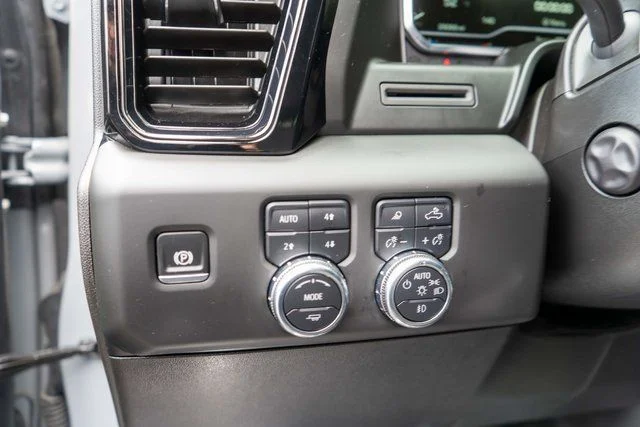 Used 2025  GMC AT4 image 26