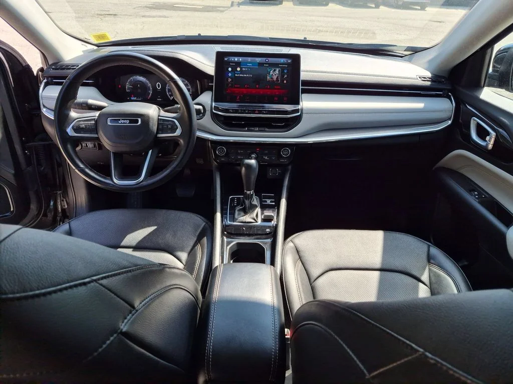 Used 2022 Gray Jeep Limited image 21