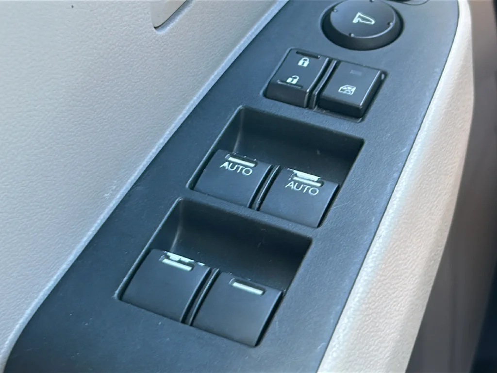 Used 2011 Blue Honda EX-L image 23