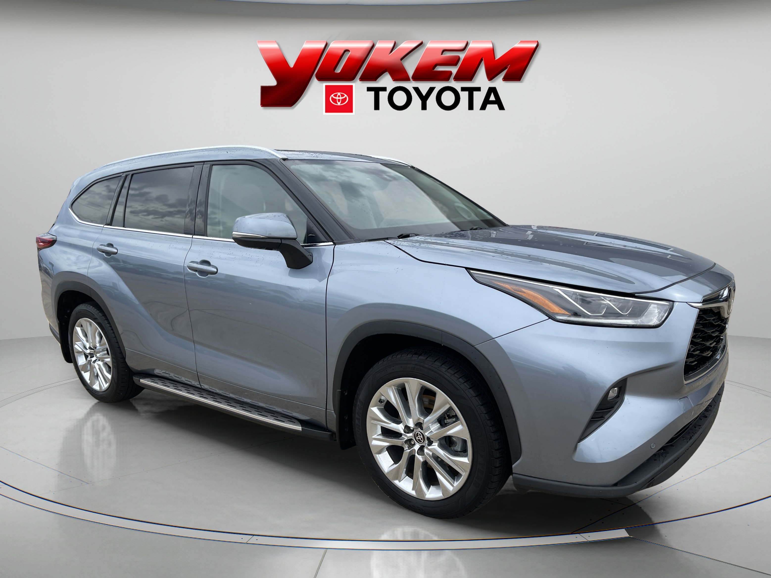 Used 2022 Moon Dust Toyota Limited image 6