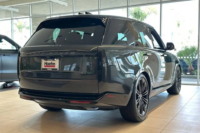 New 2026 Belgravia Green Land Rover SE image 5