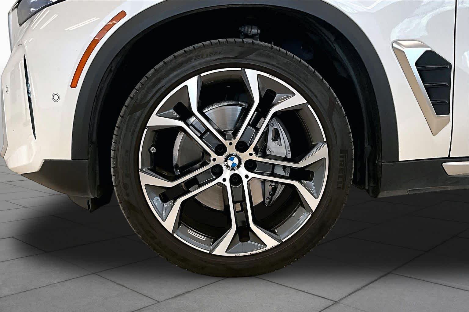 Used 2024 Mineral White Metallic BMW sDrive40i image 10