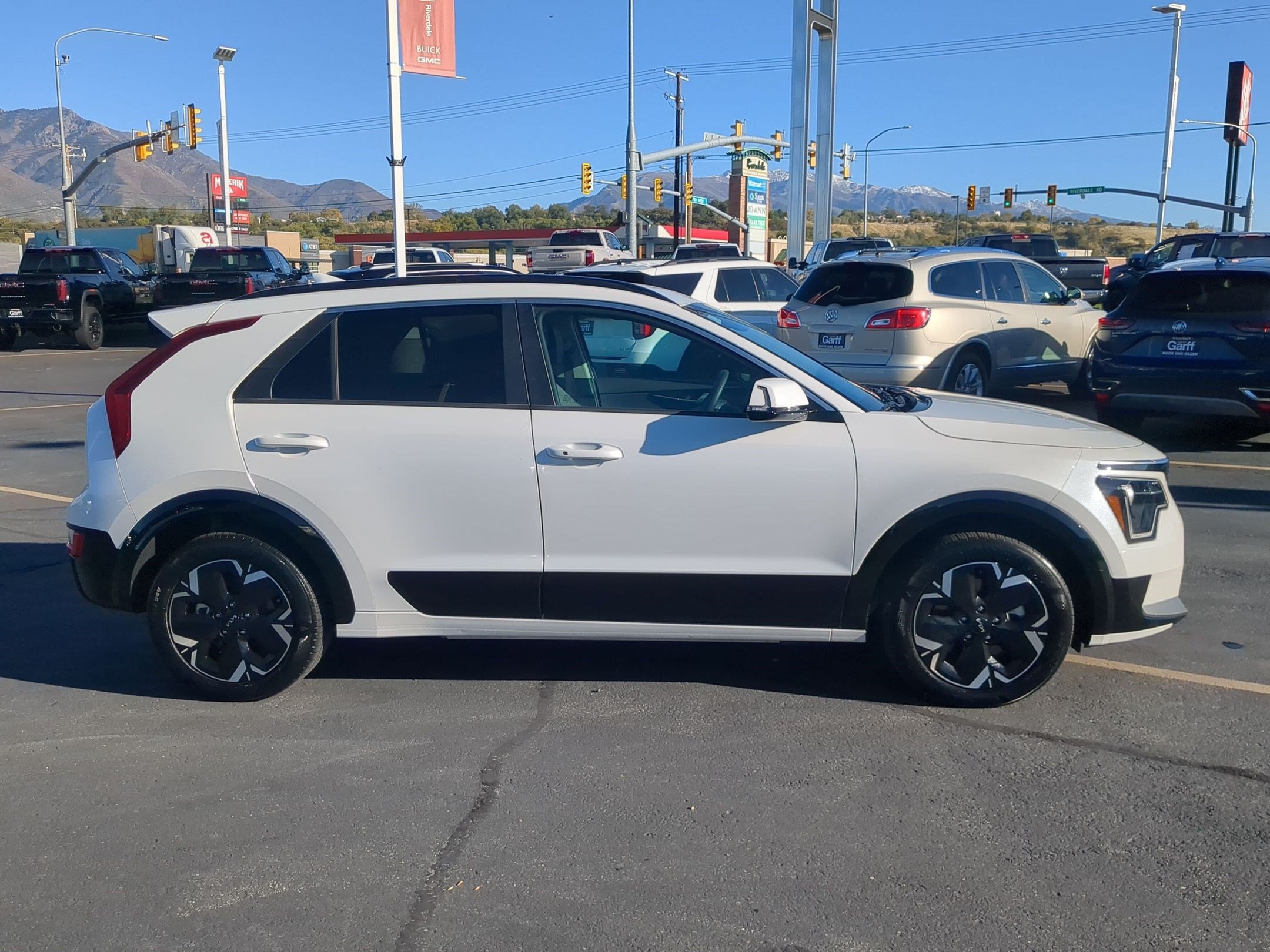 Used 2024 Kia Niro Wind with VIN KNDCR3L17R5114280 for sale in Riverdale, UT