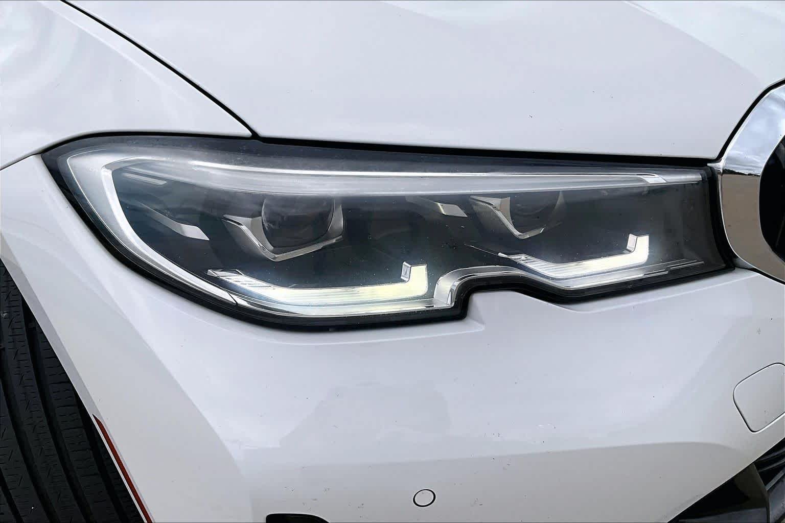 Used 2020 Alpine White BMW 330i image 27