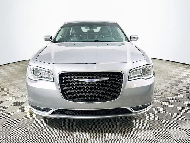 Used 2018 Silver Chrysler Limited image 8