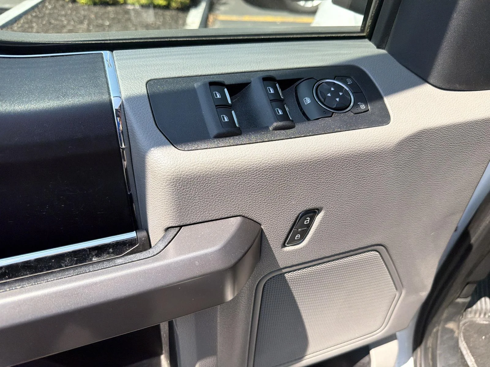 Used 2019 Oxford White Ford XLT image 22