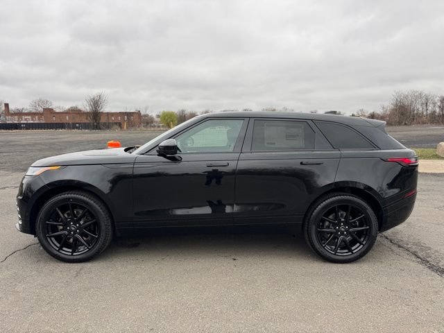 New 2026 Santorini Black Land Rover Dynamic SE image 2