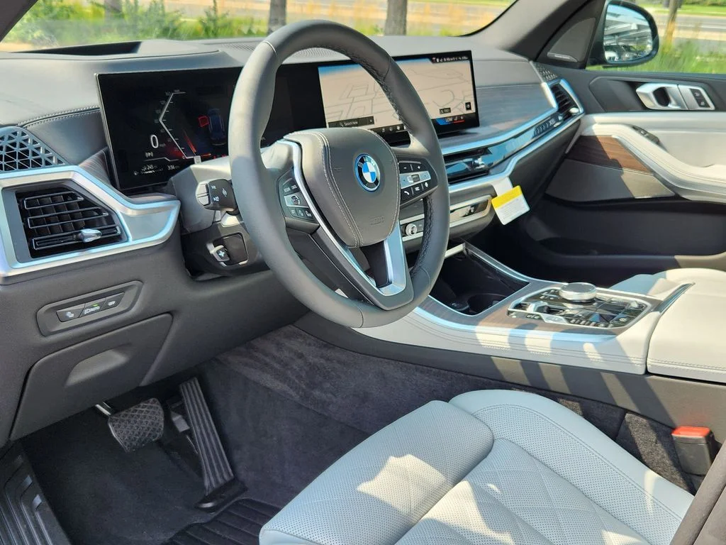 New 2026 Tanzanite Blue II Metallic BMW xDrive50e image 9