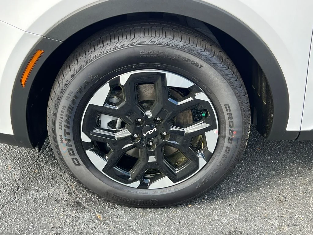 2025 Kia Sorento S - Photo 11