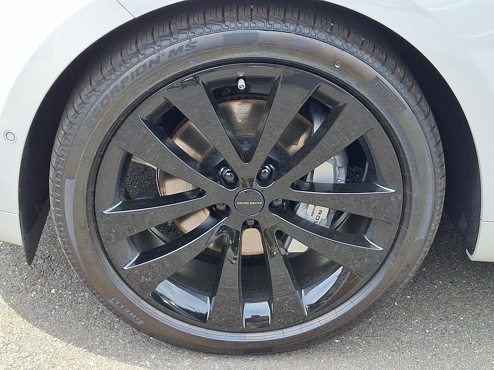 New 2026 Borasco Grey LAND ROVER Dynamic SE image 6