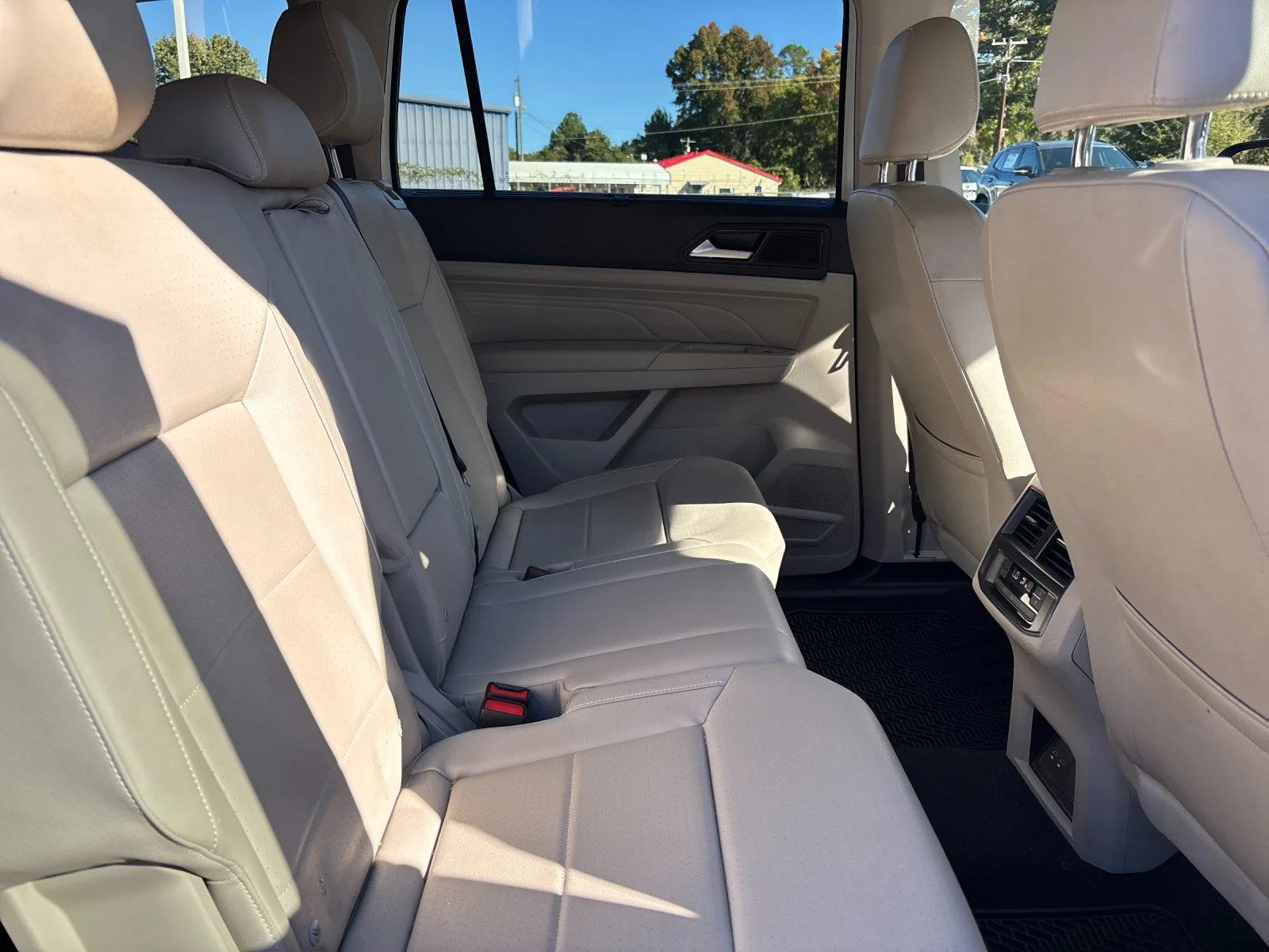 Used 2022 Pure White Volkswagen 3.6L V6 SE w/Technology image 36