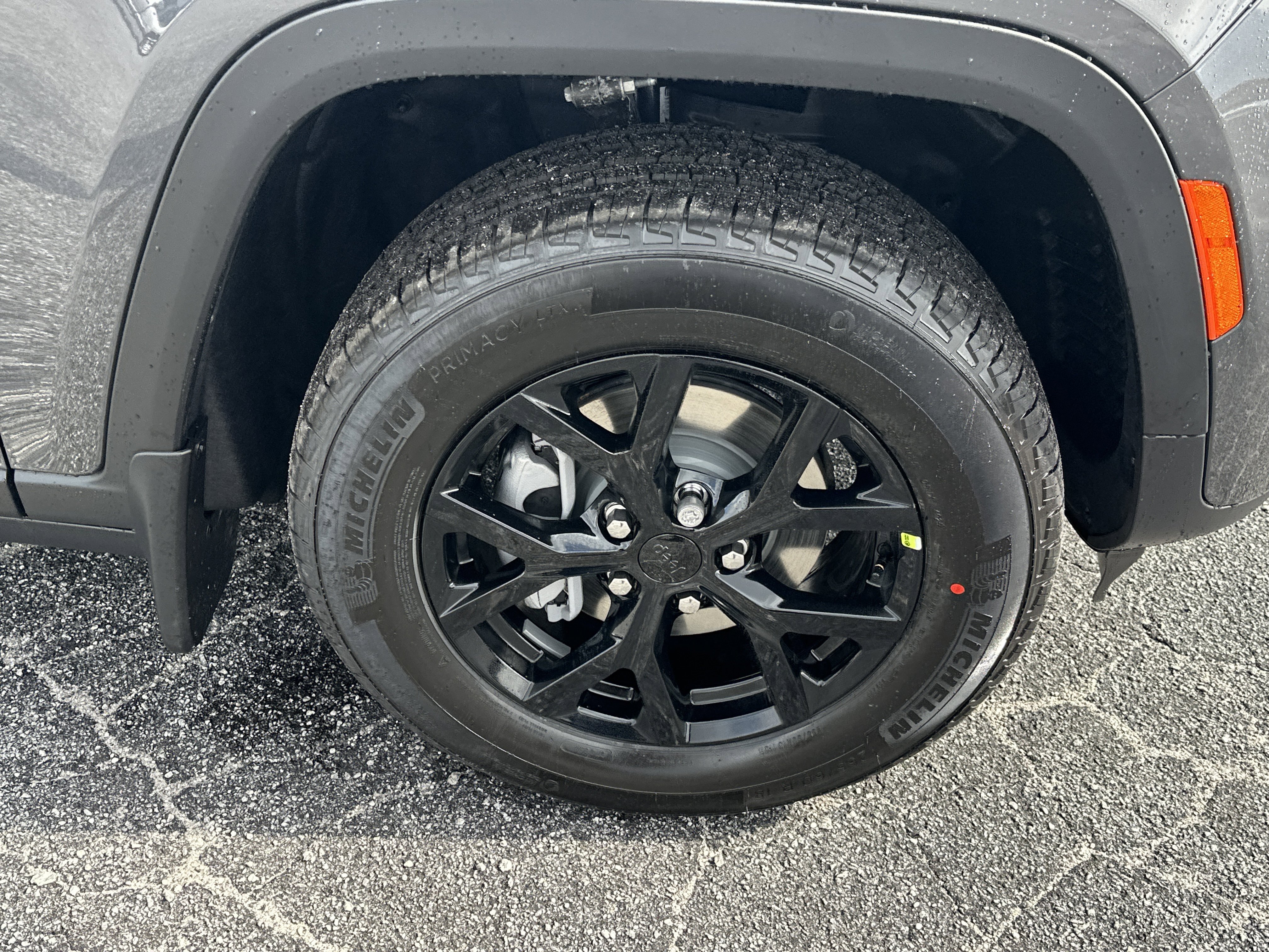 New 2026 Baltic Gray Metallic Clear-Coat Exterior Paint Jeep Laredo Altitude image 13