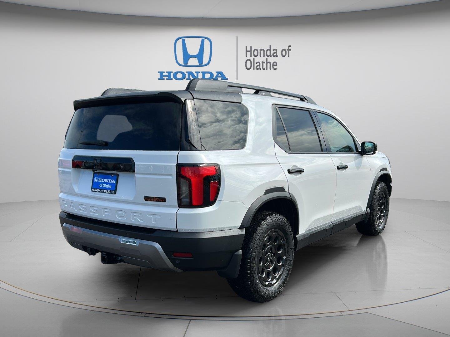 New 2026 Platinum White Pearl Honda TrailSport Elite Blackout image 3