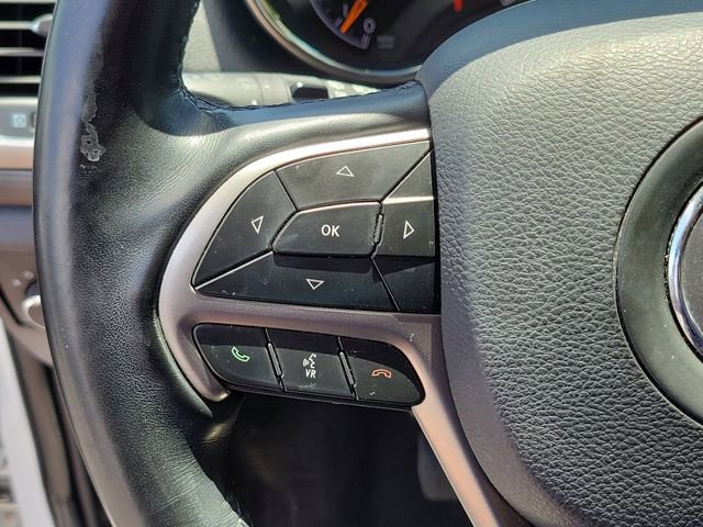 Used 2022 White Jeep Laredo E image 23