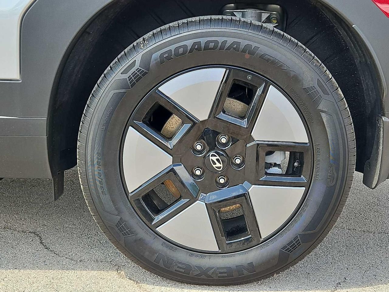 New 2026 Shimmering Silver Hyundai SE image 13