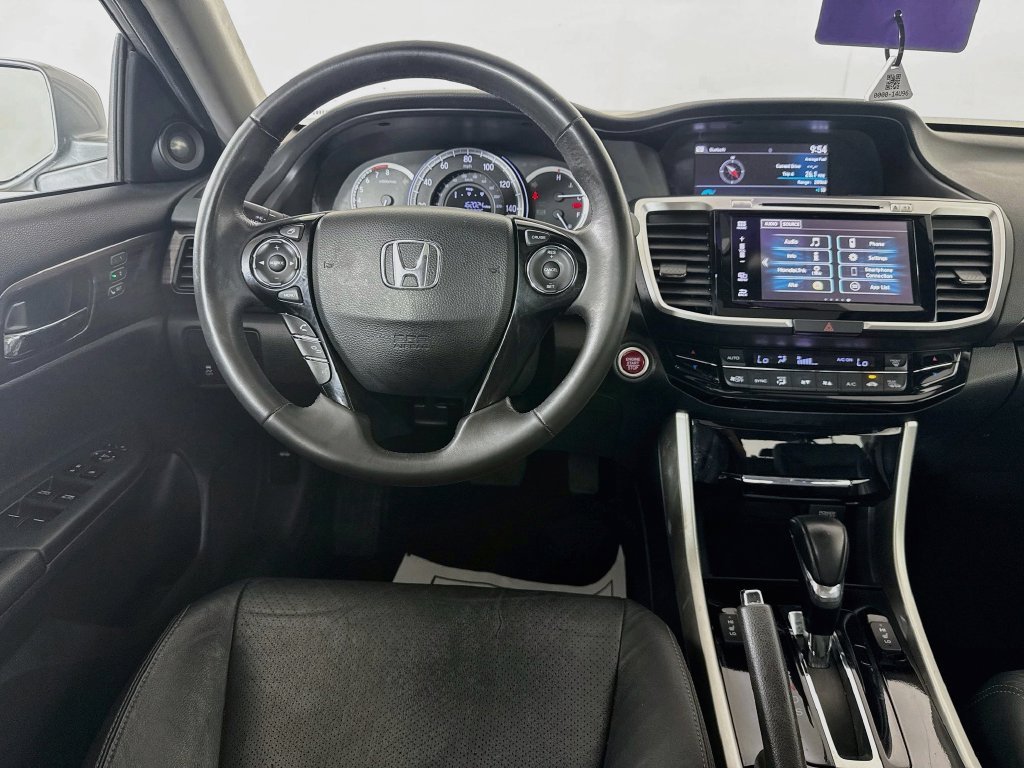 Used 2016 Silver Honda EX-L image 29