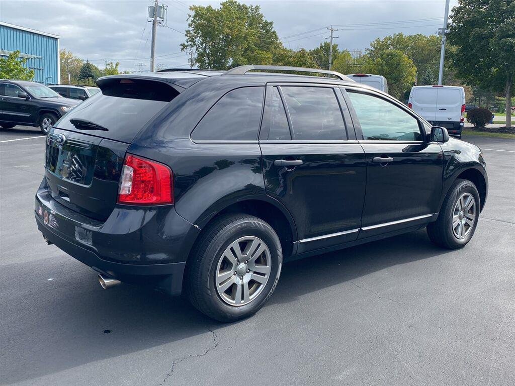 Used 2013 Tuxedo Black Metallic Ford SE image 10