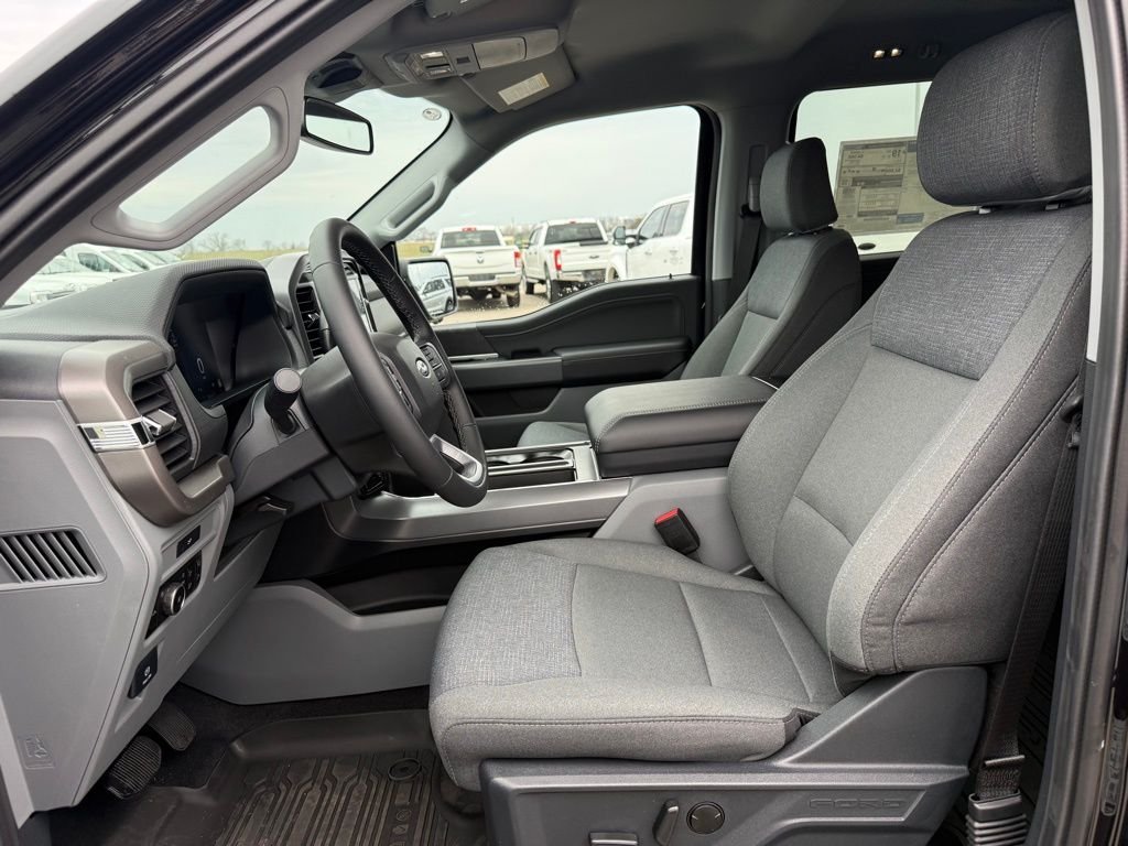New 2026 Agate Black Metallic Ford XLT image 5