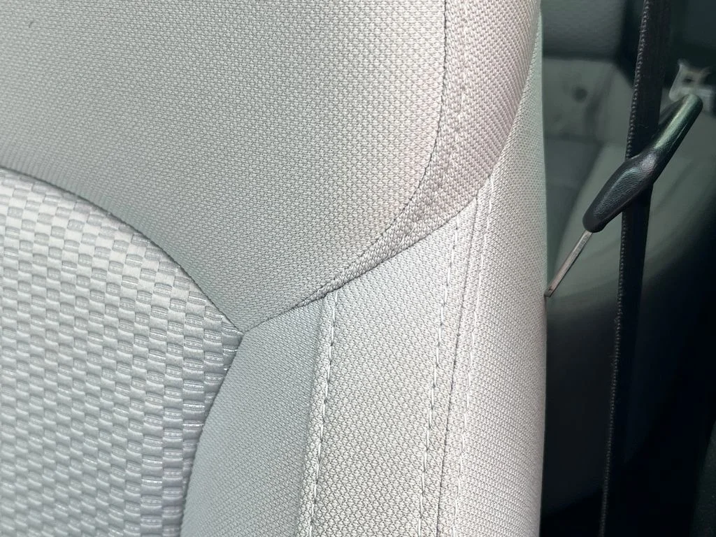 Used 2018 Blue Subaru 2.5i Premium image 13