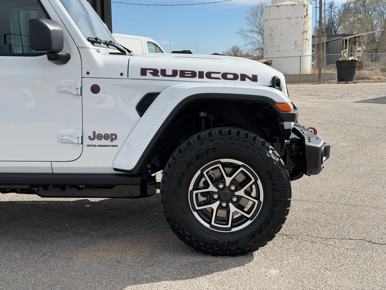 New 2026 Bright White Clear-Coat Exterior Paint Jeep Rubicon X image 4