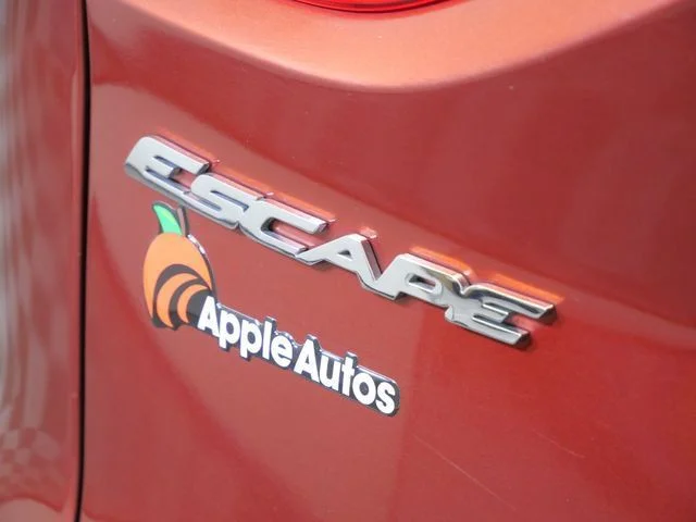 Used 2015 Orange Ford SE image 8