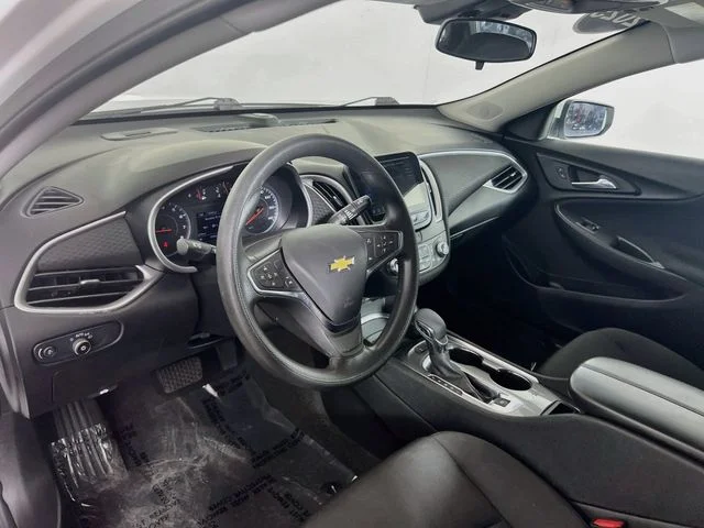 Used 2025 Summit White Chevrolet LT image 10