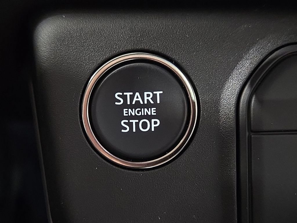 New 2026 Fuji White Land Rover X-Dynamic SE image 18