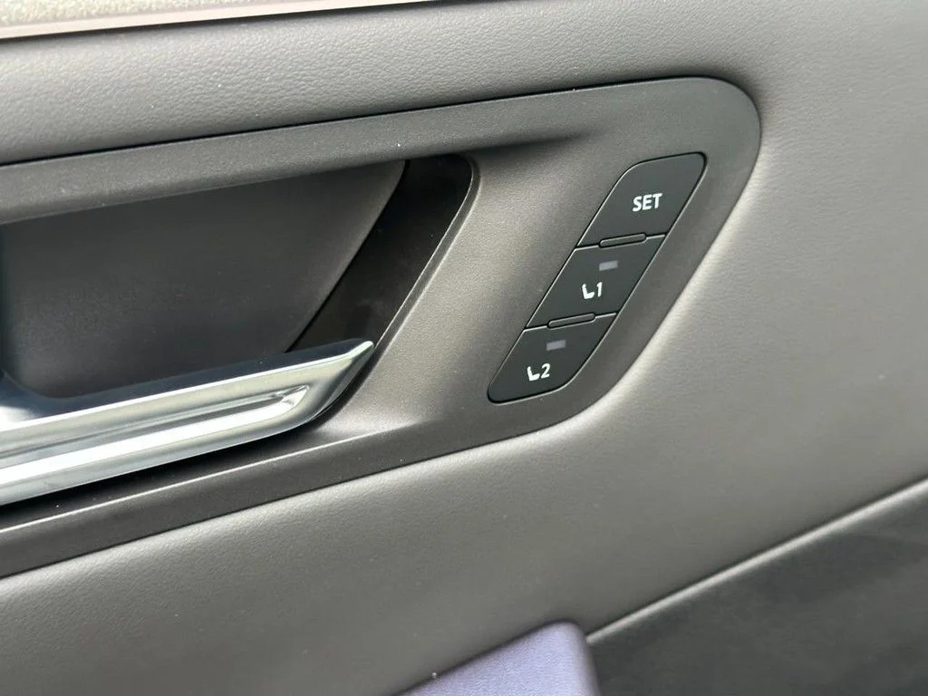 New 2026 Boulder Gray Pearl / Super Black Two-tone Nissan Platinum+ image 11